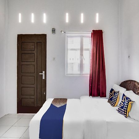 Spot On 91858 Raja Homestay Syariah Pekanbaru Εξωτερικό φωτογραφία