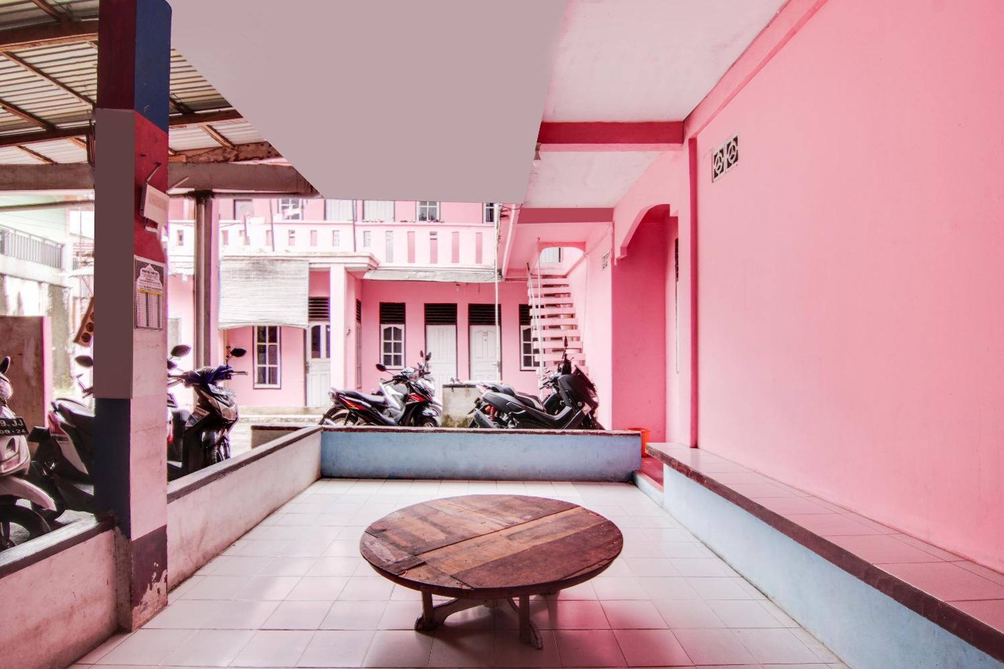 Spot On 91858 Raja Homestay Syariah Pekanbaru Εξωτερικό φωτογραφία